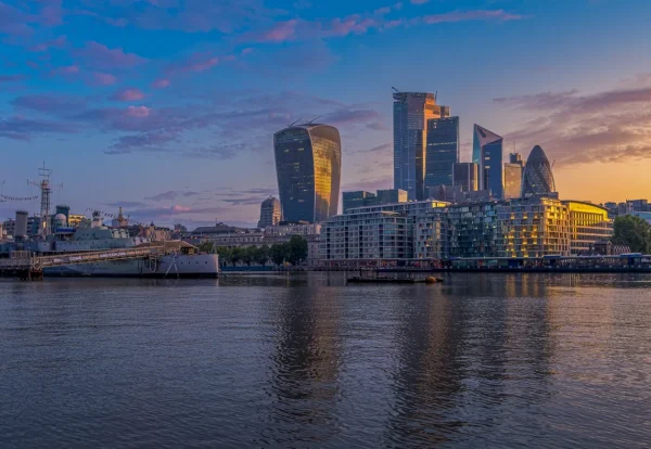 Dubai vs London for entrepreneurs: the City of London skyline at dusk over the River Thames