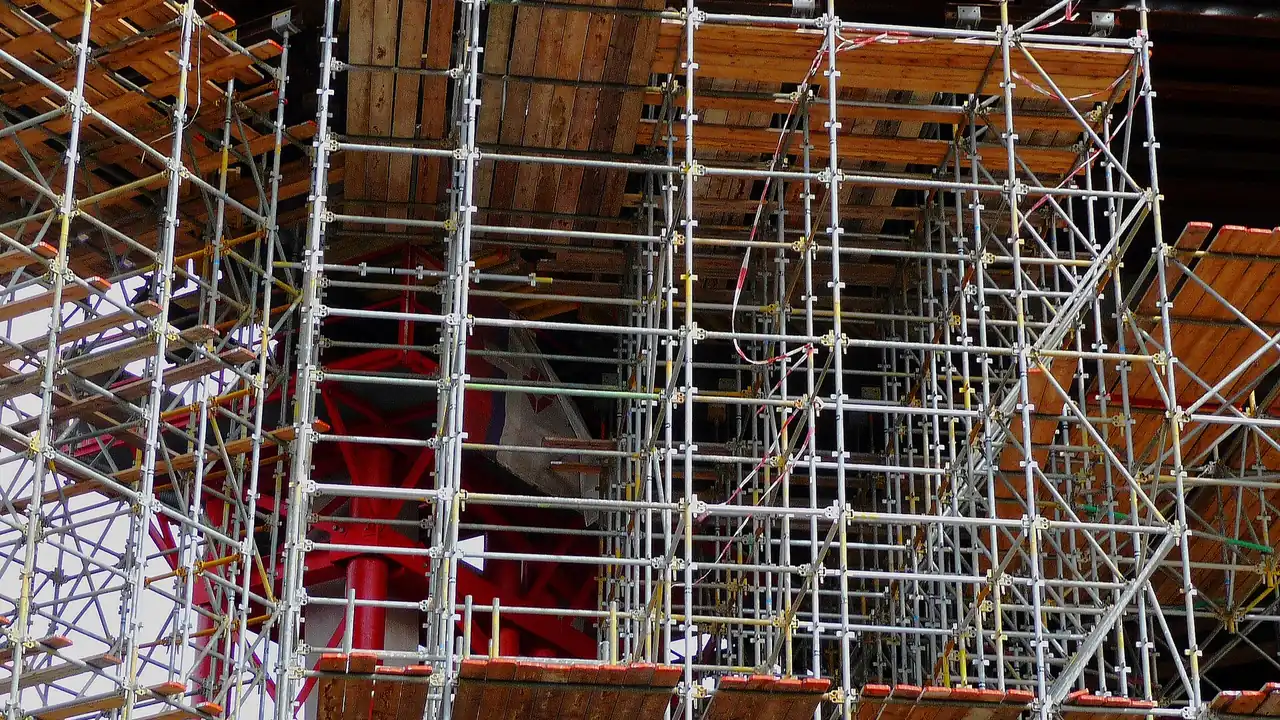 Scaffolding on a construction site, a project lasting over six months can create a permanent establishment UAE