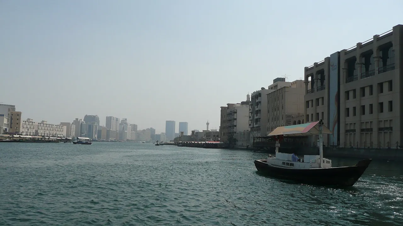 Dubai Creek abra boat: trade name reservation Dubai for new founders