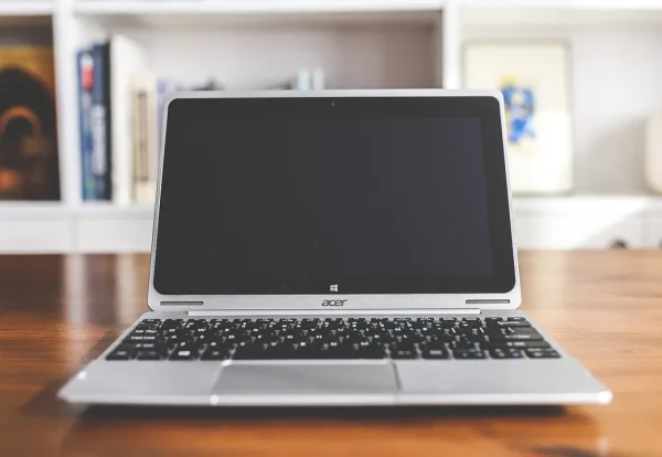 Laptop on a desk: UAE corporate tax for individuals starts with counting your gross turnover